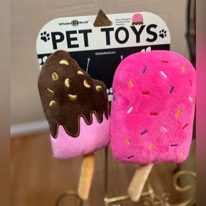 - Giftable World Pet Toy With Squeaker.n